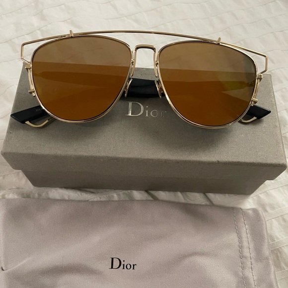 Designer Dior sunglasses - Picture 2 of 5
